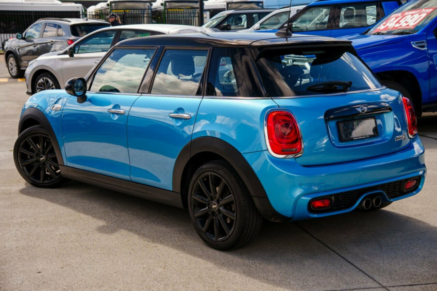 2016 MINI Cooper F55 Cooper S Hatch Image 2