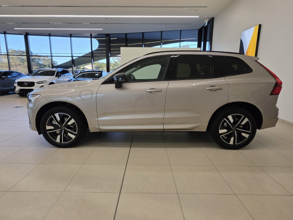 2025 MY26 Volvo XC60 UZ Plus T8 Plug-in Hybrid Dark SUV image 3