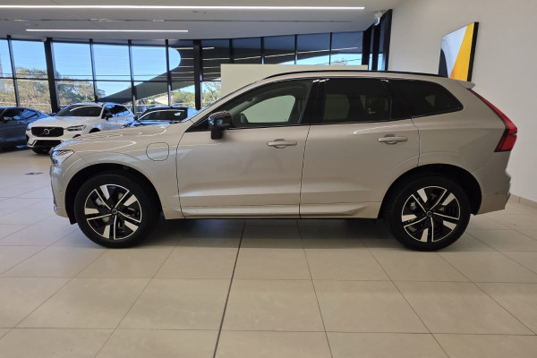 2025 MY26 Volvo XC60 UZ Plus T8 Plug-in Hybrid Dark SUV Image 3