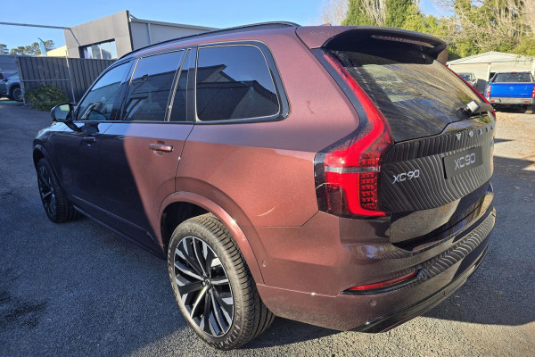 2026 Volvo XC90 L Series Ultra B5 Dark SUV Image 7