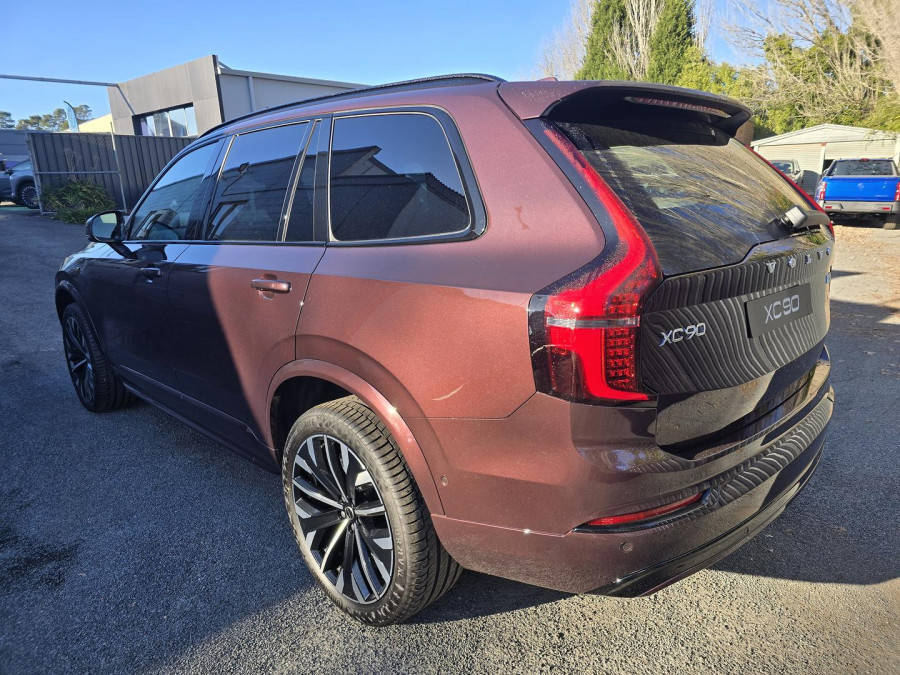 2026 Volvo XC90 L Series Ultra B5 Dark SUV Image 7