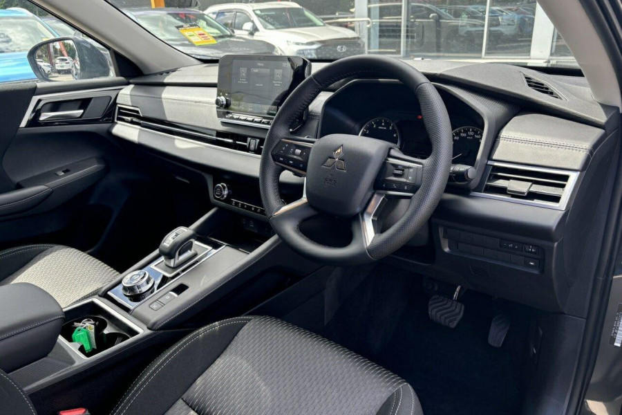 2024 Mitsubishi Outlander ZM LS SUV Image 16