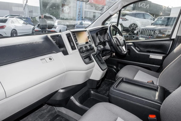 2022 Toyota HiAce GDH300R  Van Image 8