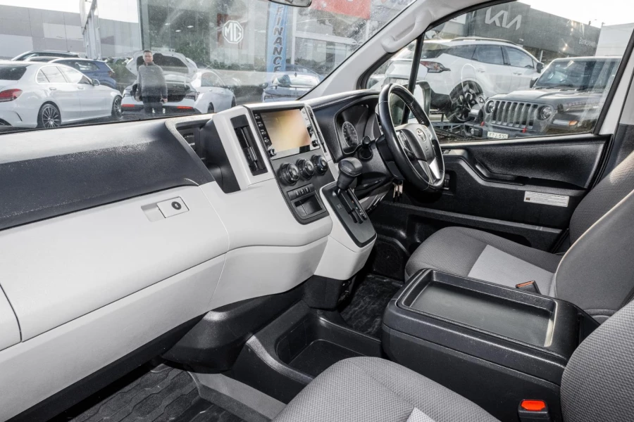 2022 Toyota HiAce GDH300R  Van Image 8