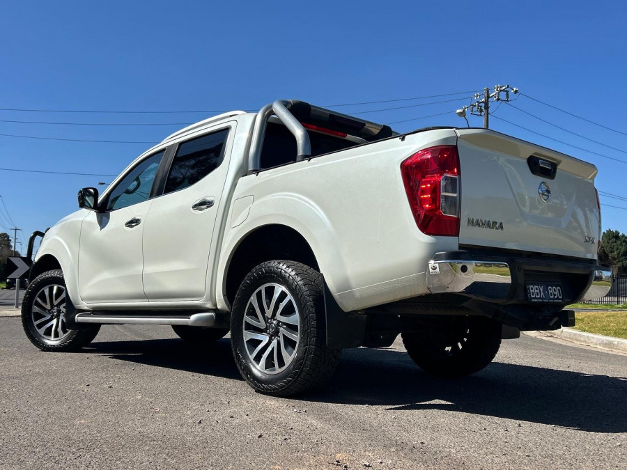 2019 Nissan Navara D23 Series 3 ST-X King Cab Pickup Image 3