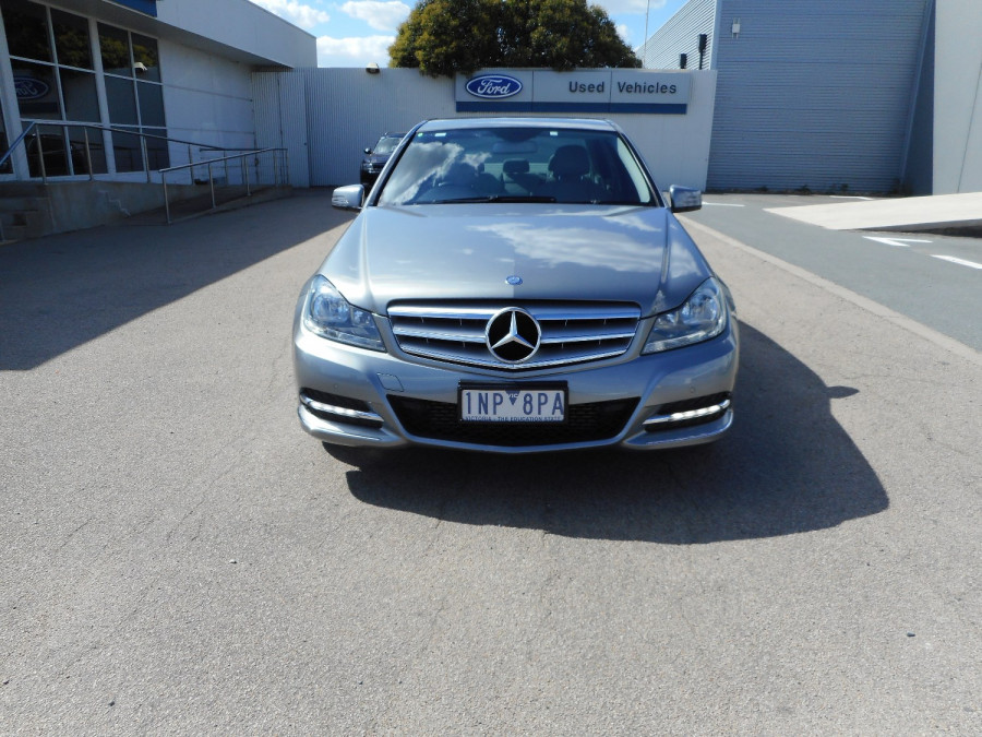 2014 Mercedes-Benz C-class W204  C250 CDI Avantgarde Sedan Image 3