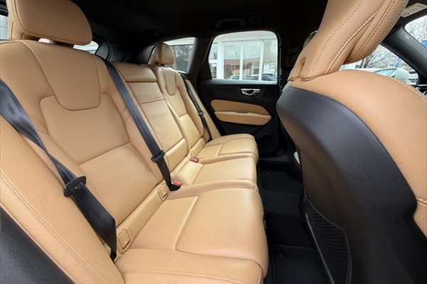 2020 Volvo XC60 UZ T5 Momentum SUV Image 11