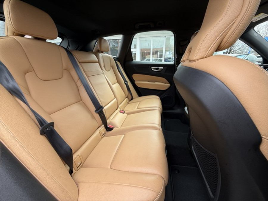 2020 Volvo XC60 UZ T5 Momentum SUV Image 11