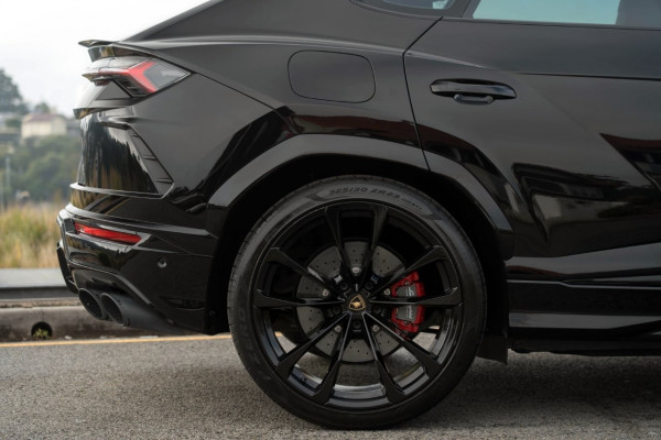 2022 Lamborghini Urus SUV Image 9