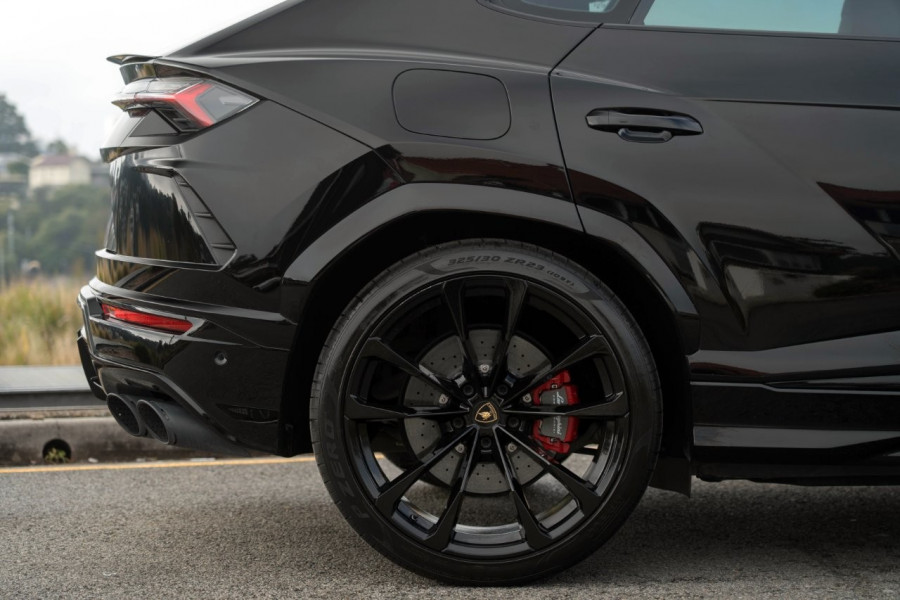 2022 Lamborghini Urus SUV Image 9