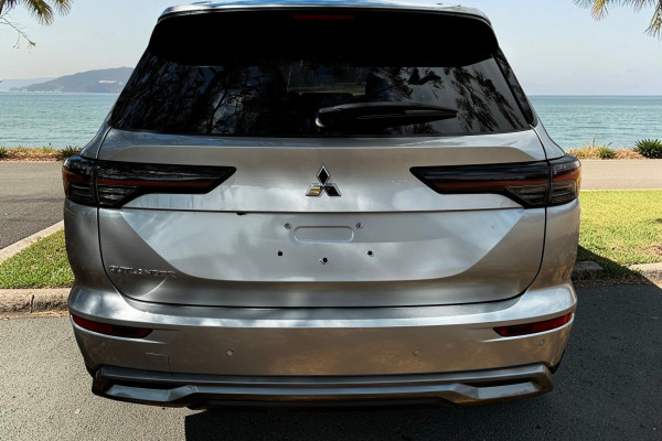 2025 Mitsubishi Outlander ZM LS SUV Image 5
