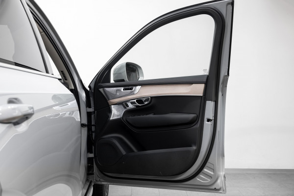 2026 Volvo XC90 L Series Ultra B5 Bright SUV Image 9