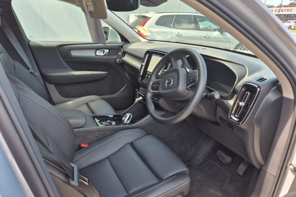 2025 MY26 Volvo XC40 XZ Ultra B4 Bright SUV Image 6