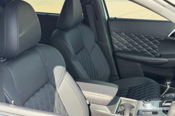2025 MY24 Mitsubishi Outlander ZM PHEV Exceed SUV Image 12