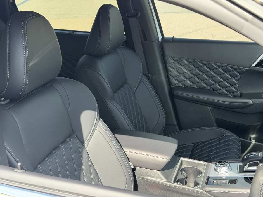 2025 MY24 Mitsubishi Outlander ZM PHEV Exceed SUV Image 12