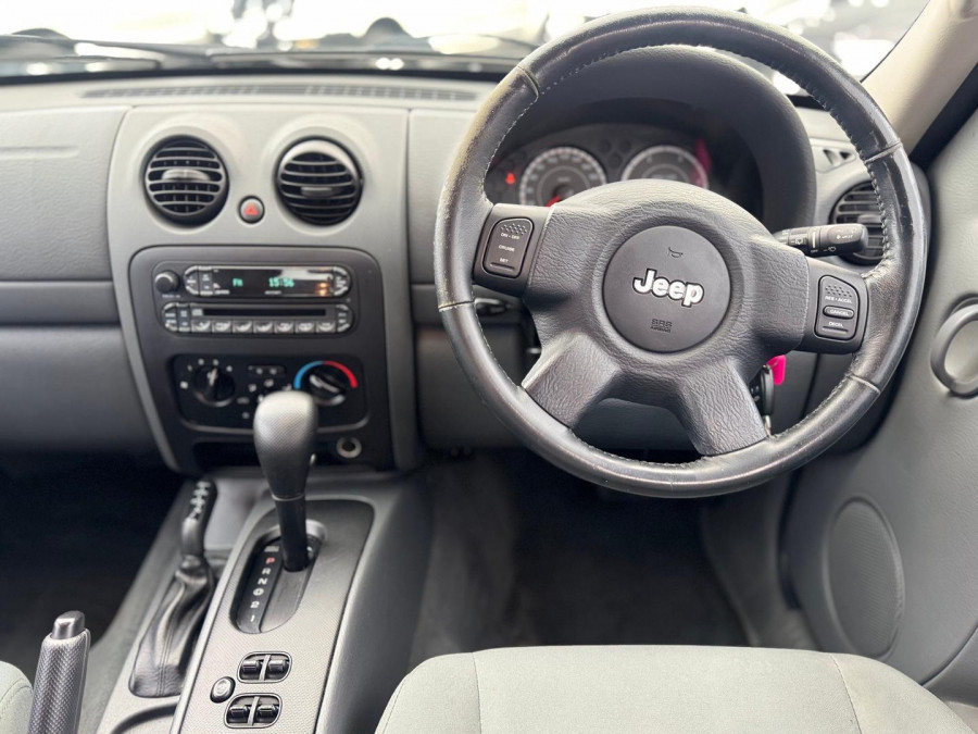 2005 Jeep Cherokee KJ Sport SUV Image 17