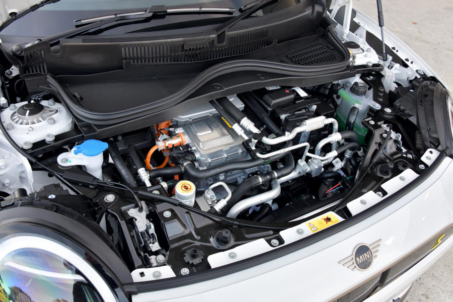 2026 MINI Cooper J01 SE Favoured Hatch
