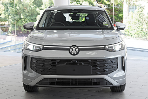 2025 Volkswagen Tayron R4 110TSI Life SUV image 4