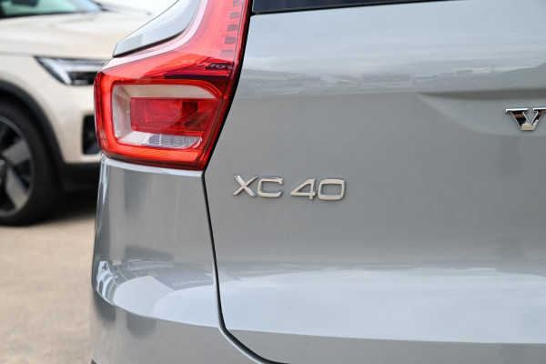 2025 Volvo XC40 XZ Ultra B4 Bright SUV Image 5