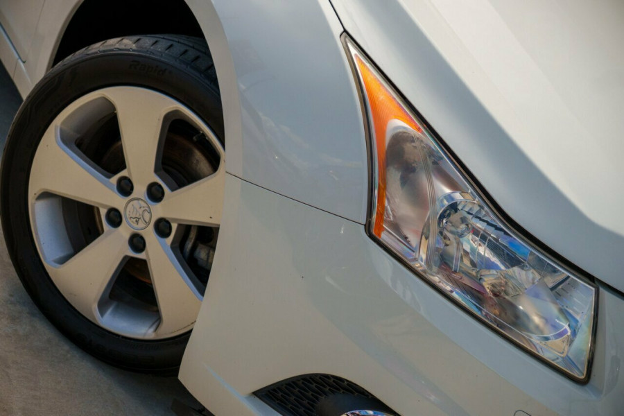 2014 Holden Cruze JH Series II Equipe Sedan Image 6