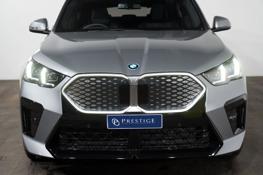 2025 BMW iX2 xDrive30 M Sport SUV Image 3