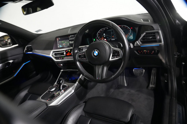 2022 BMW 3 Series 30i M Sport Touring SUV image 11