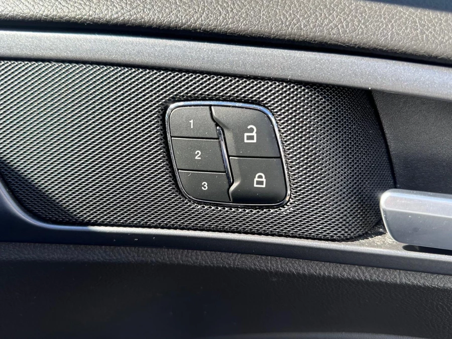 2017 MY17.5 Ford Mondeo MD Titanium Hatch Image 28