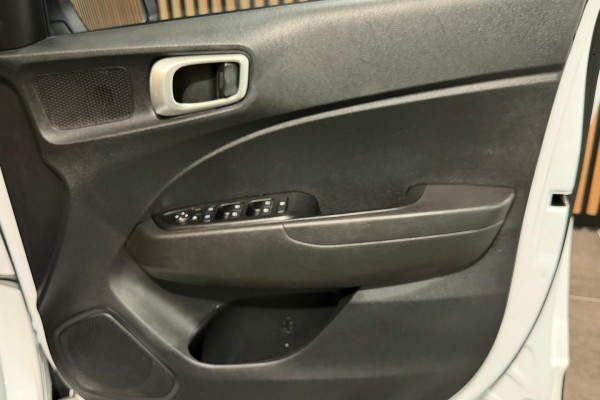 2020 Hyundai Venue QX Active SUV Image 11