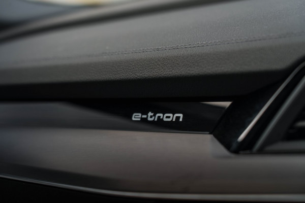 2024 Audi SQ8  GE e-tron SUV Image 16