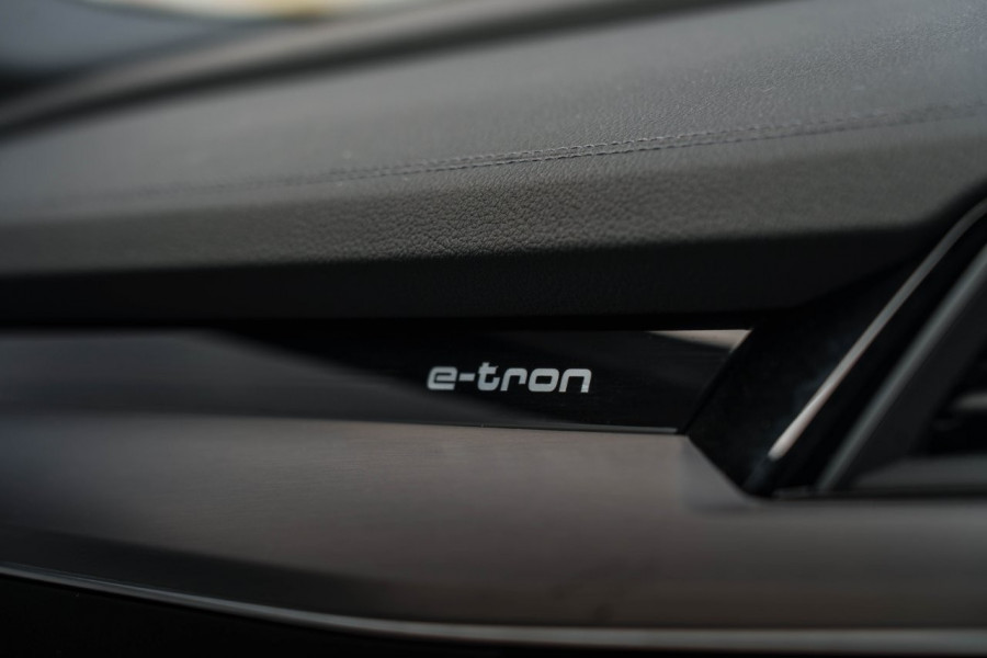 2024 Audi SQ8  GE e-tron SUV Image 16