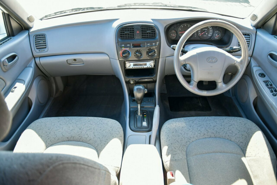 2001 Hyundai Sonata EF Classique Executive Sedan Image 14
