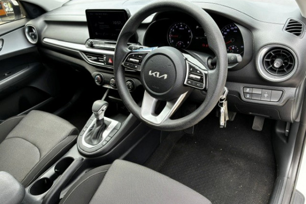 2023 MY24 Kia Cerato BD S Hatch Image 16