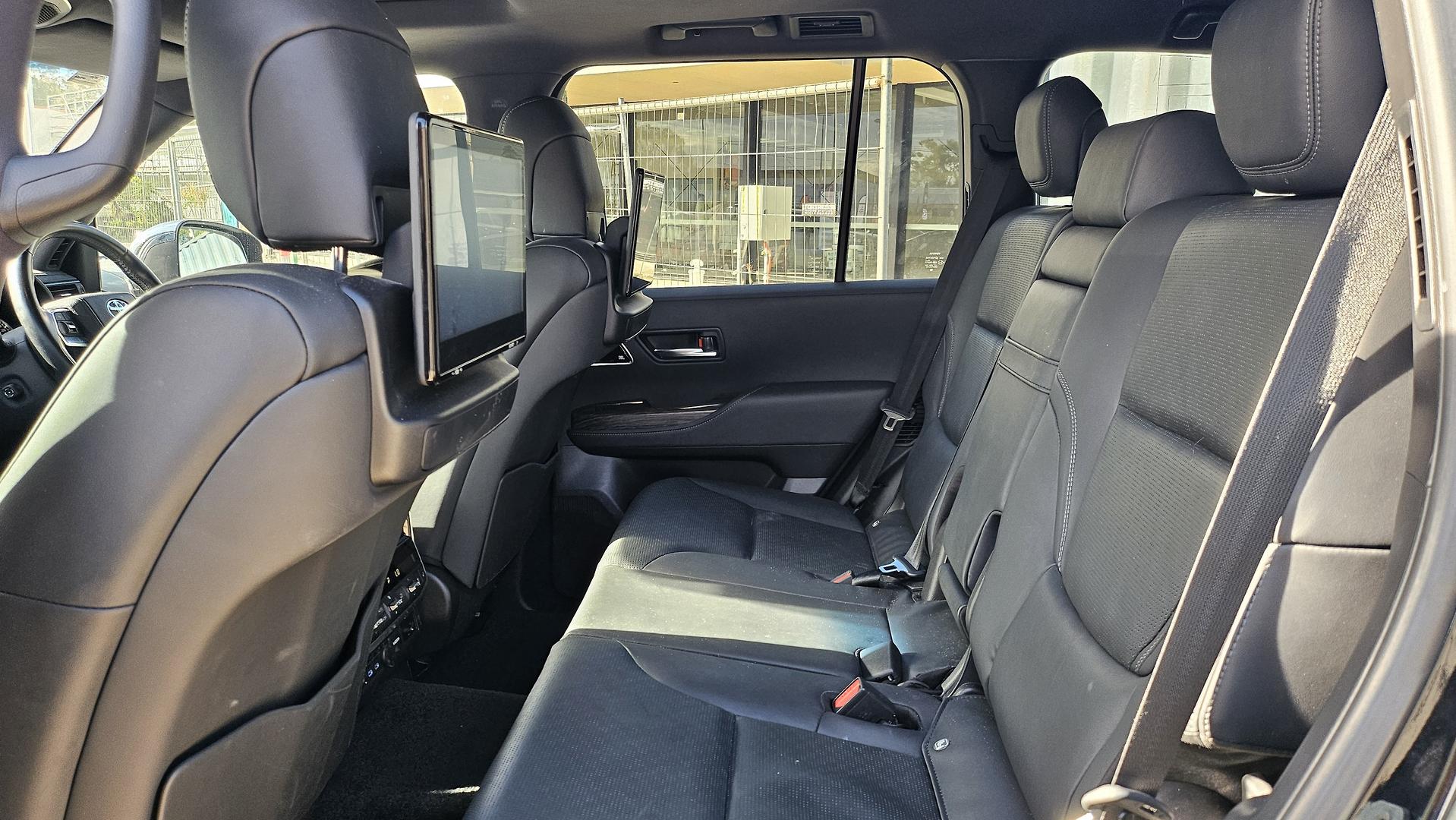 2022 Toyota LandCruiser FJA300R Sahara SUV Image 11