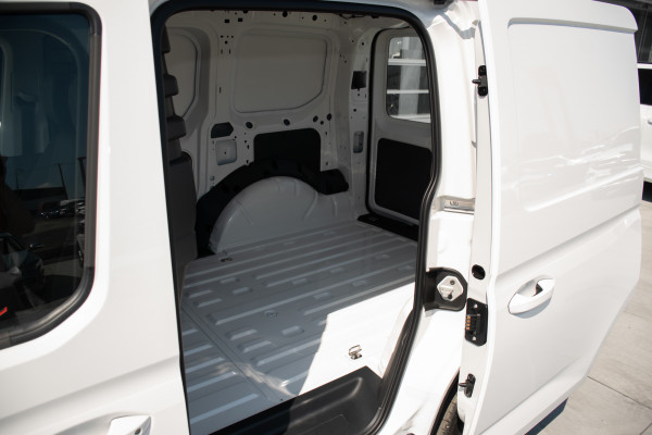 2025 MY26 Volkswagen Caddy 5 TSI220 SWB Van Image 15