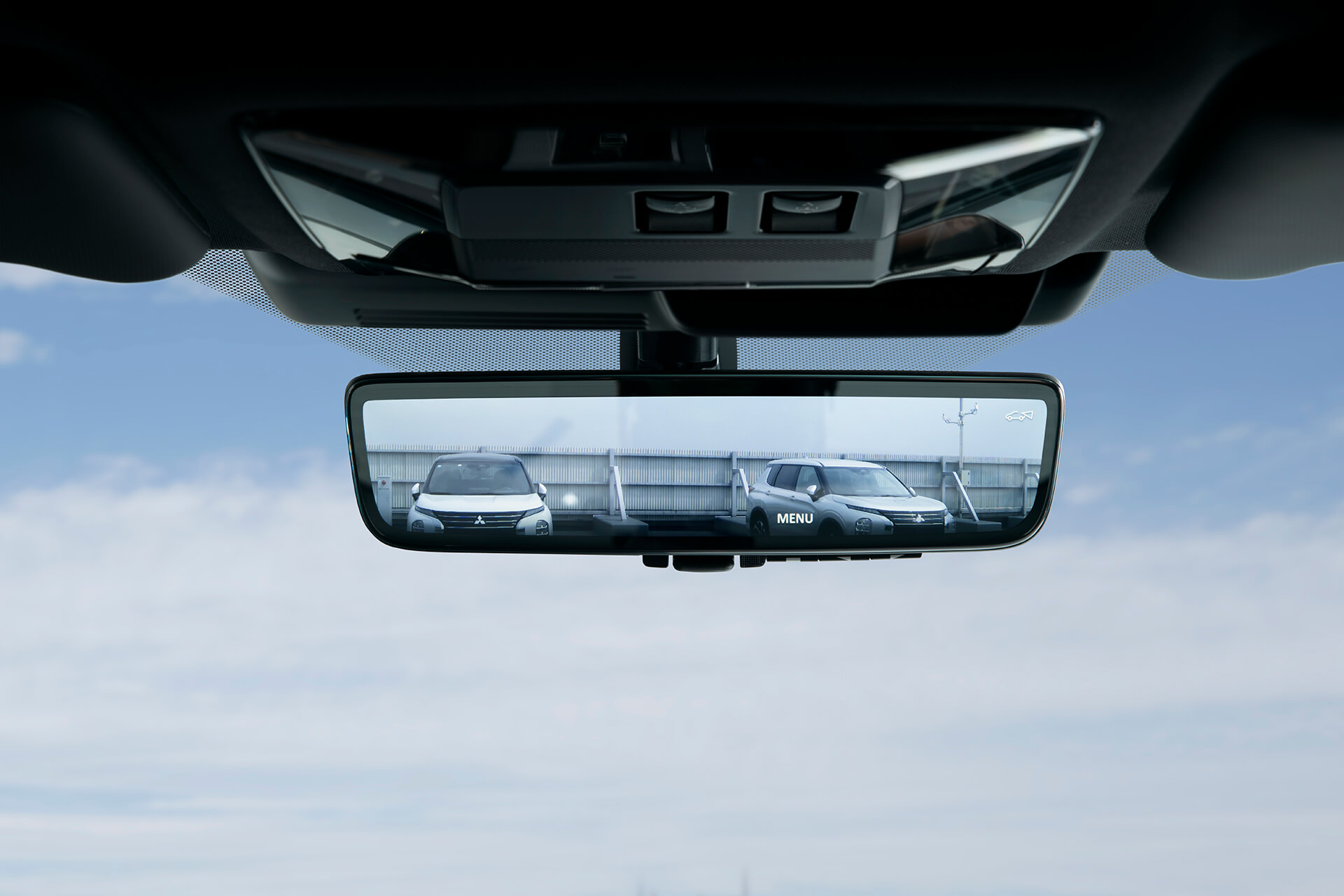 Frameless rearview mirror with digital monitorO11 Image