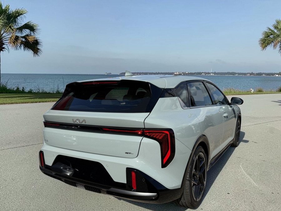 2025 MY26 Kia K4 CL4m GT-Line Hatch Image 3