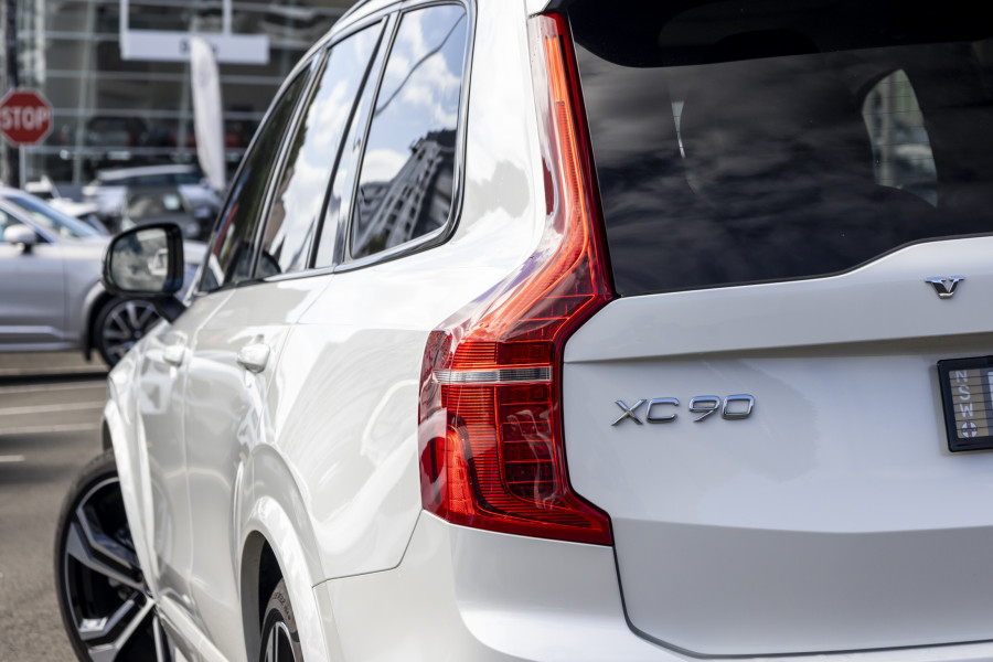 2024 Volvo XC90 L Series Recharge Ultimate T8 Plug-In Hybrid SUV Image 20