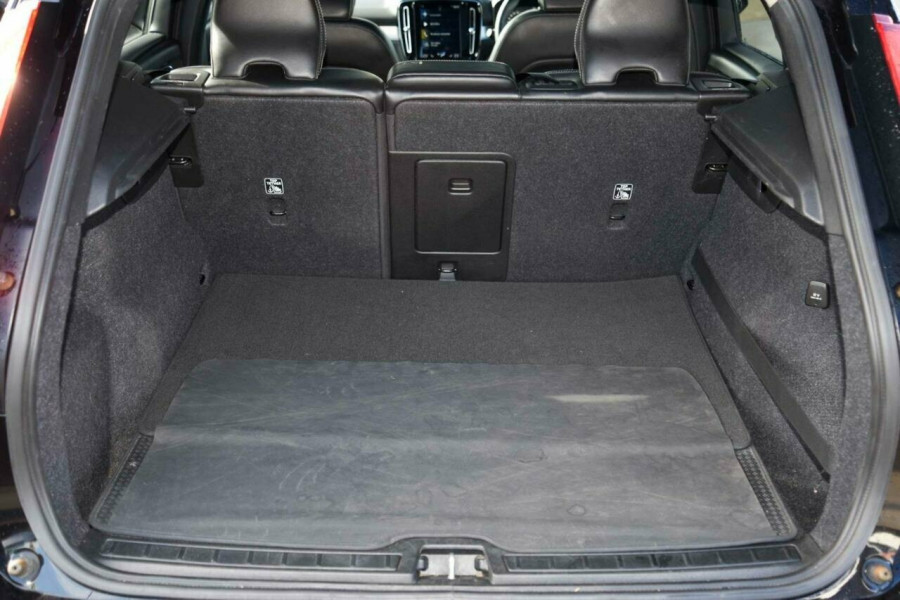 2018 Volvo XC40 XZ D4 Momentum Launch Edition SUV Image 22