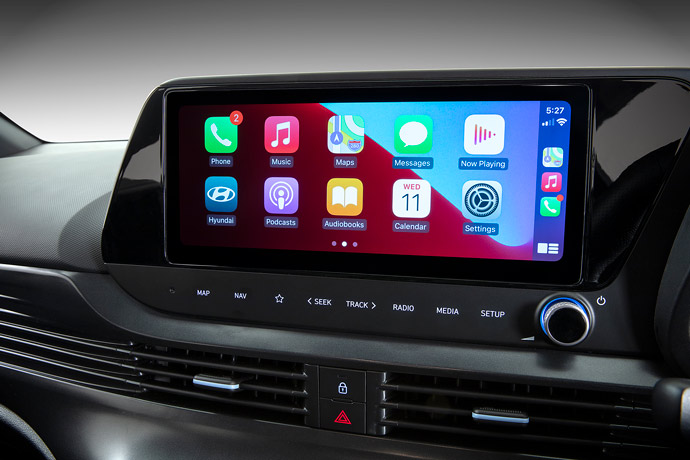 Apple CarPlay<sup>TM[P1]</sup> and Android<sup>TM[P2]</sup> Auto. 