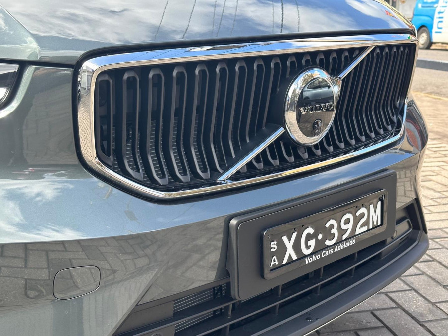 2026 Volvo XC40 XZ Ultra B4 Bright SUV Image 15