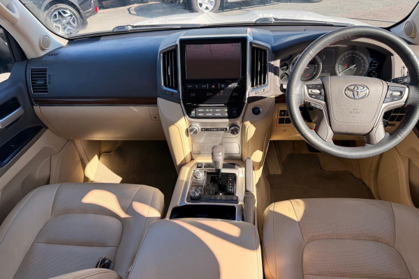 2016 Toyota LandCruiser VDJ200R VX SUV Image 17