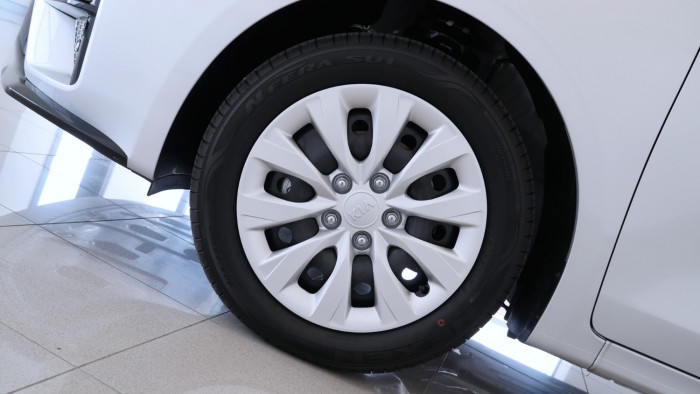 2020 MY1  Kia Cerato BD S with Safety Pack Hatchback Image 27