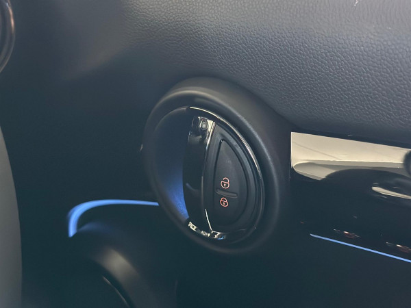 2023 MINI Cooper F55 LCI-2 S Classic Hatch image 24
