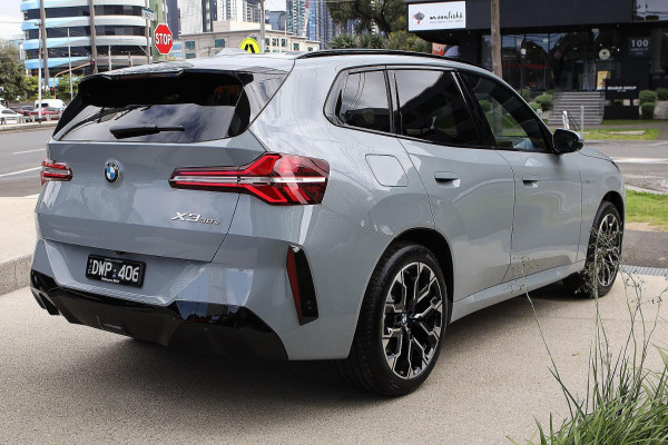 2025 BMW X3 G45 30e xDrive SUV image 7