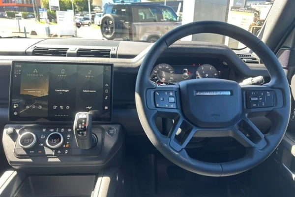 2025 MY26 Land Rover Defender L663 110 D350 X-Dynamic SE SUV Image 16