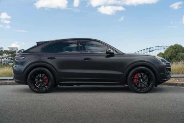2024 Porsche Cayenne GTS Coupe Image 3