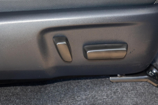 2025 Toyota HiLux GUN126R Rogue 48V Ute Image 15