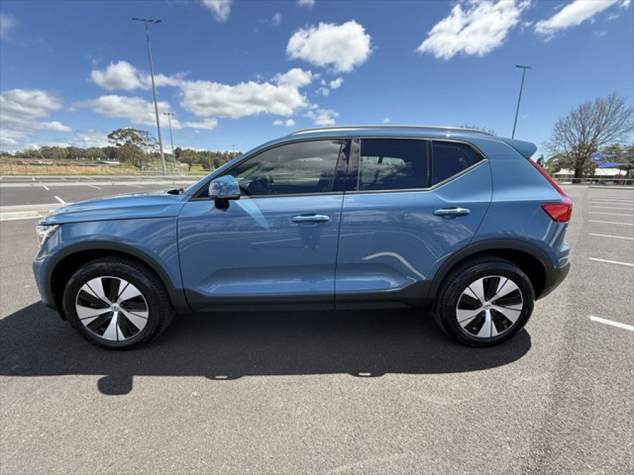 2023 Volvo XC40 XZ Plus B4 SUV Image 7