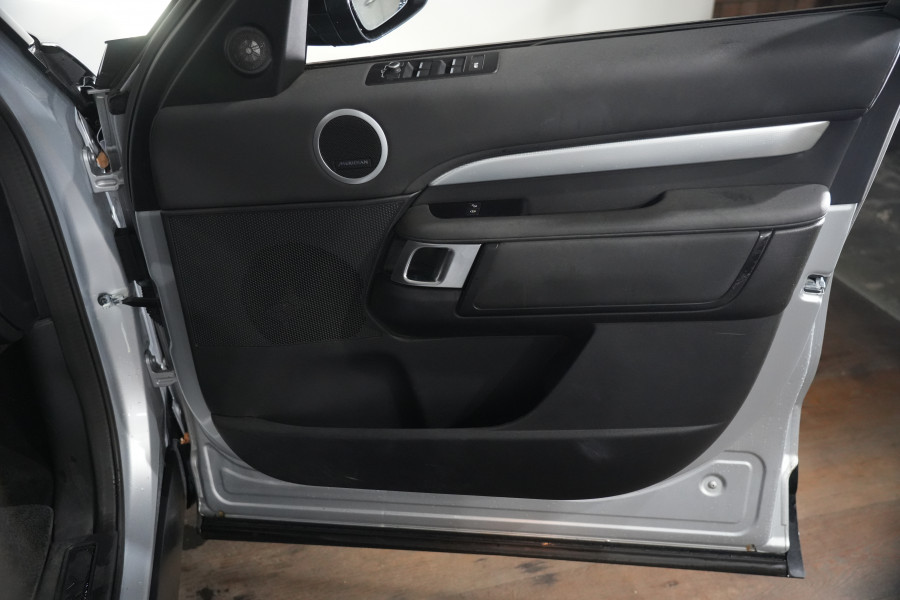 2020 Land Rover Discovery Series 5 SDV6 Landmark SUV