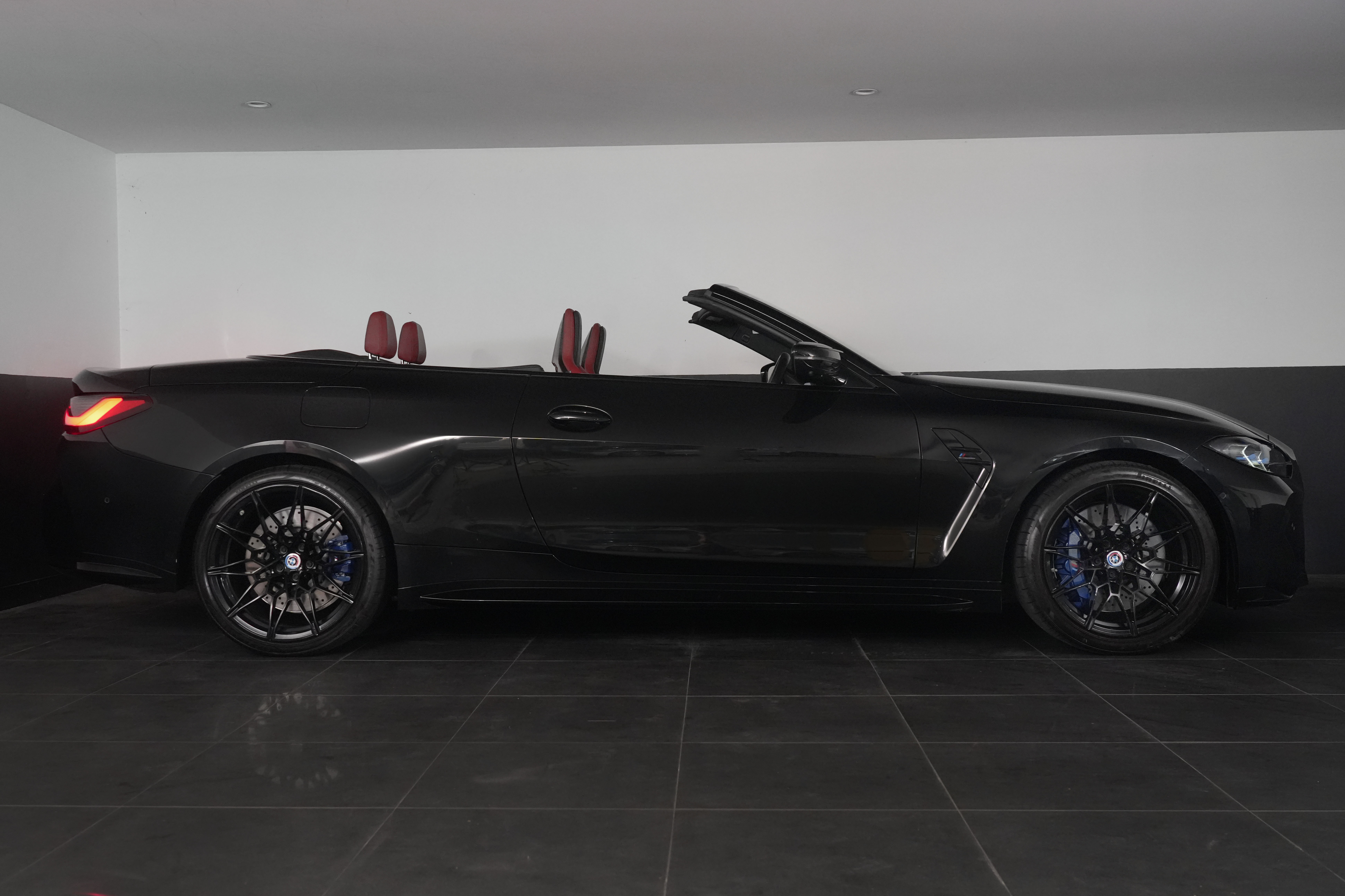 2022 BMW M4 Competition Convertible Image 18